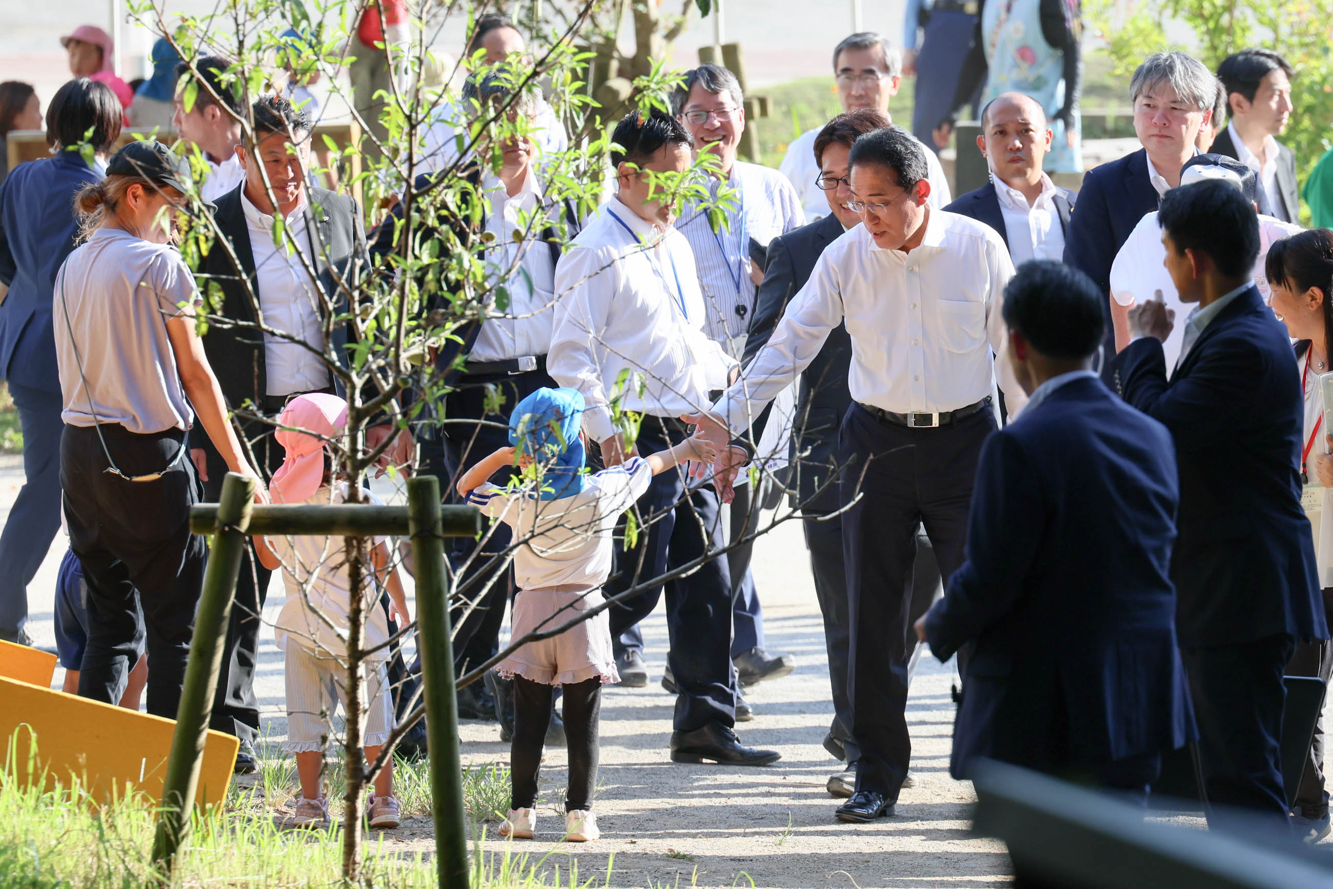 岸田首相视察千成幼儿园2