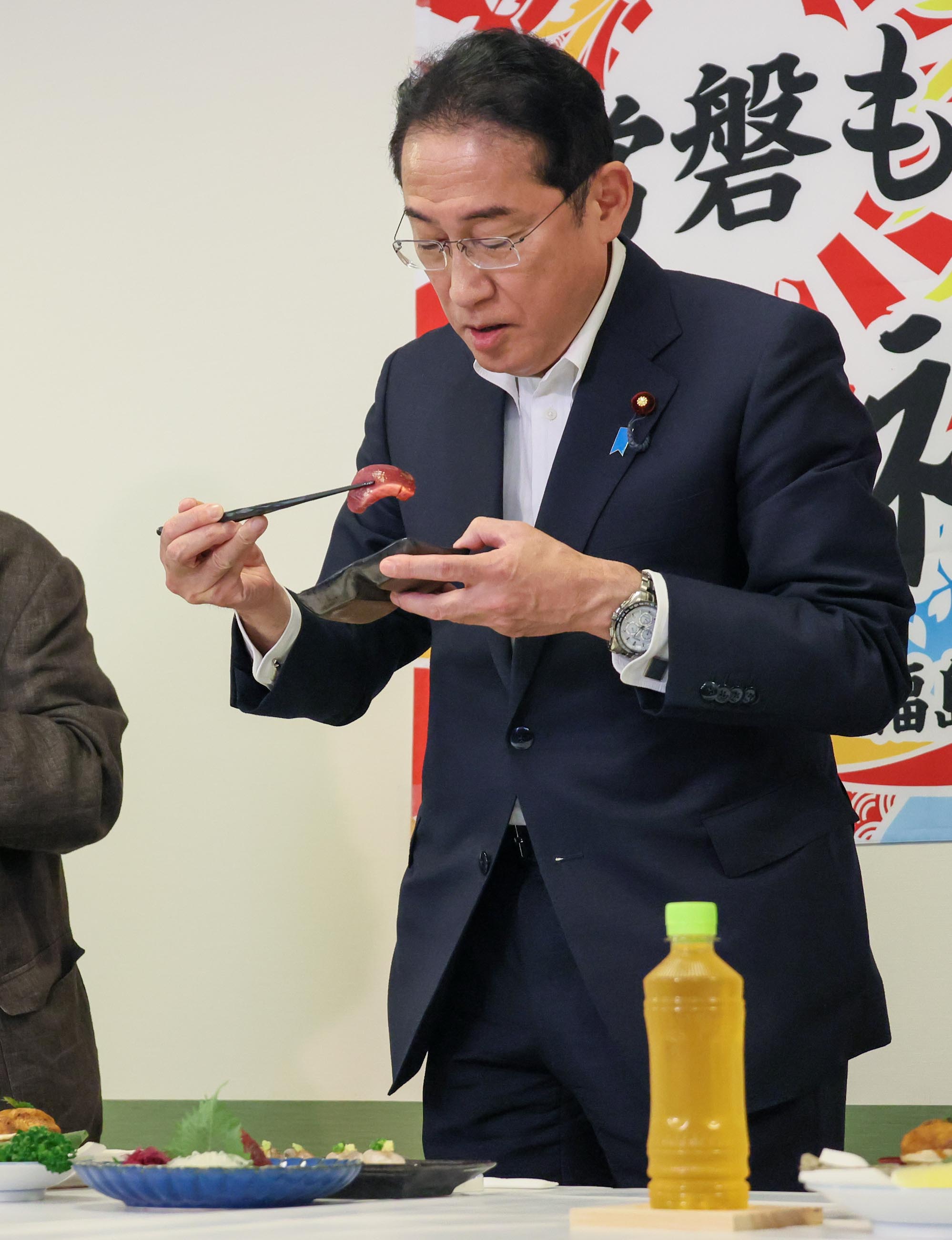 岸田首相视察小名滨鱼市场7