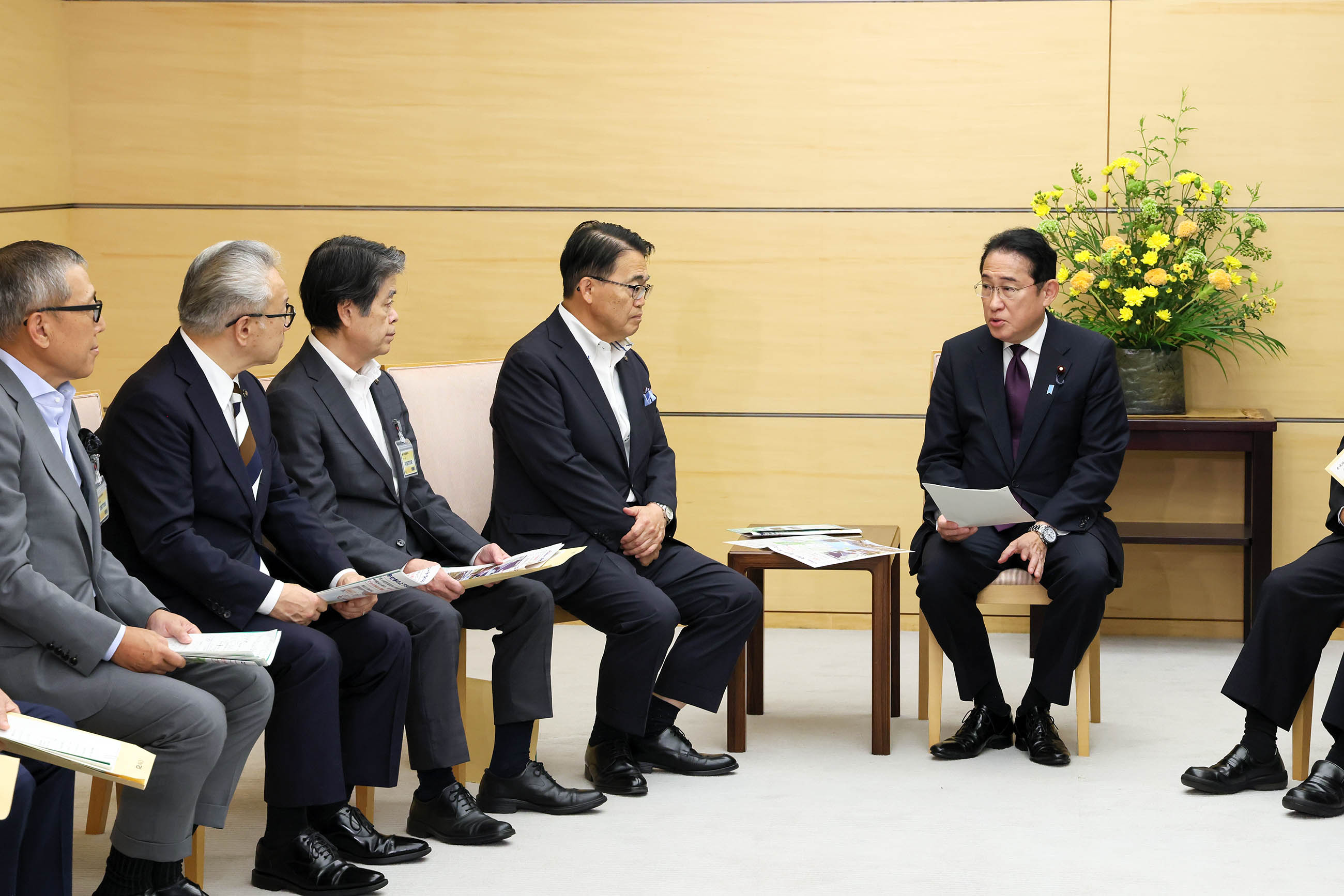 岸田首相接受拜会2