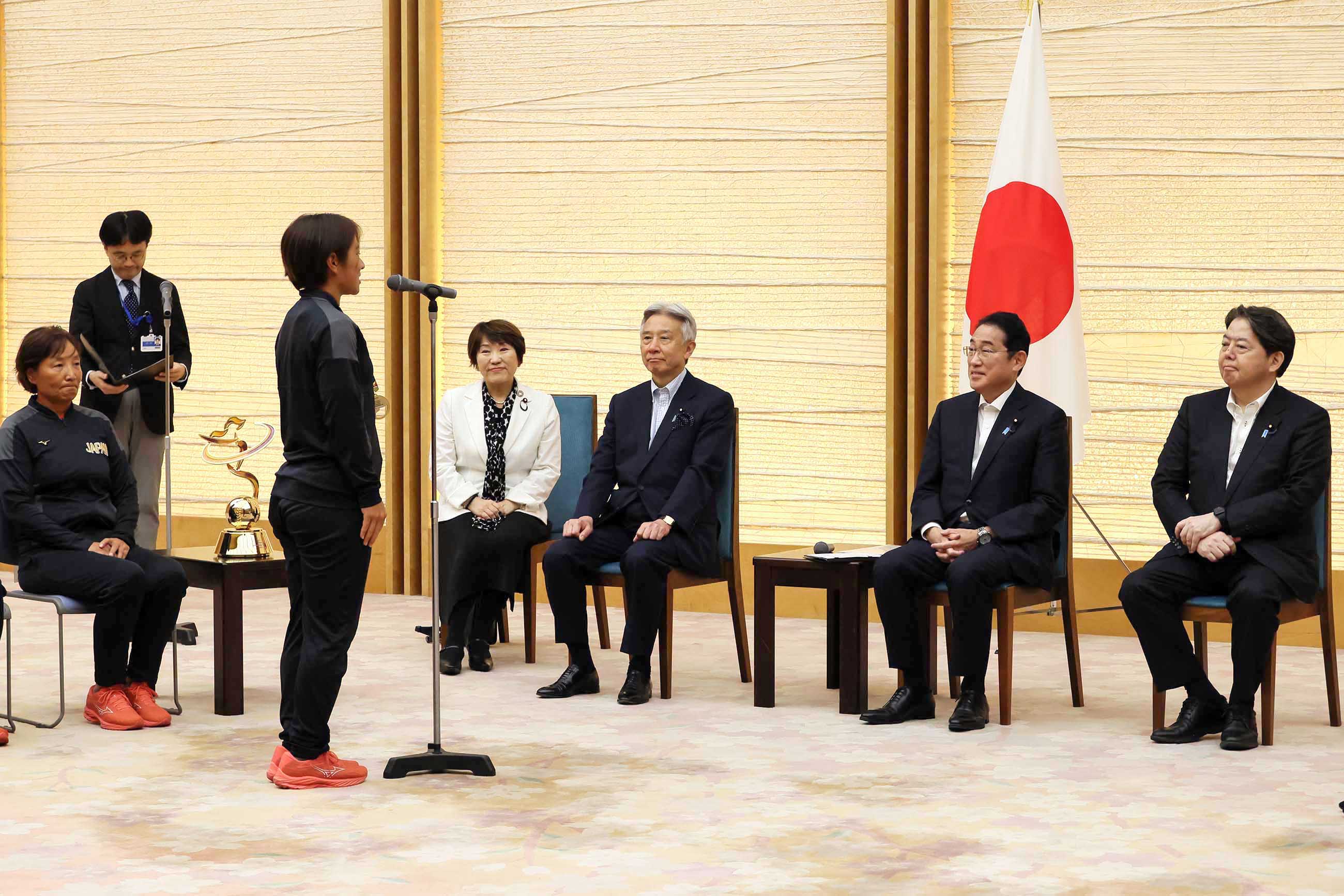 岸田首相接受拜会2