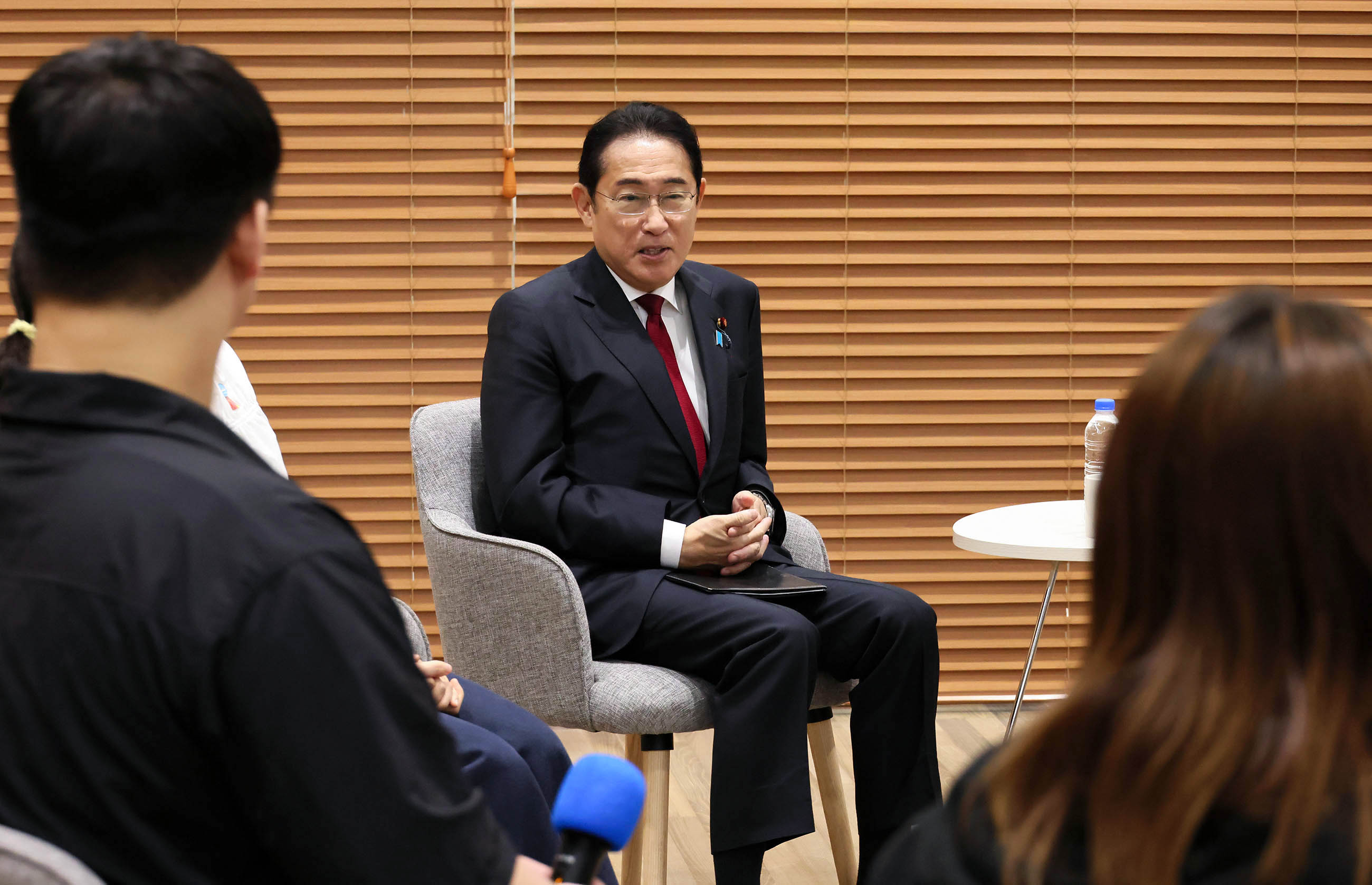 岸田首相与日韩的学生交流4