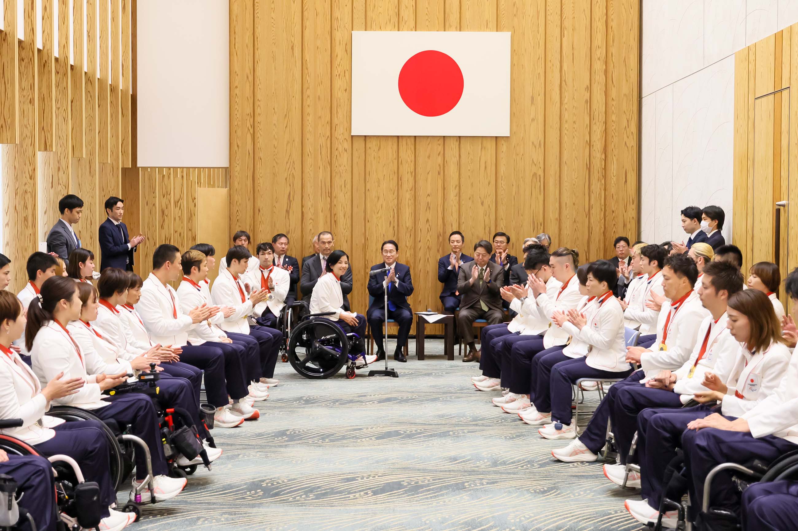 岸田首相接受拜会1