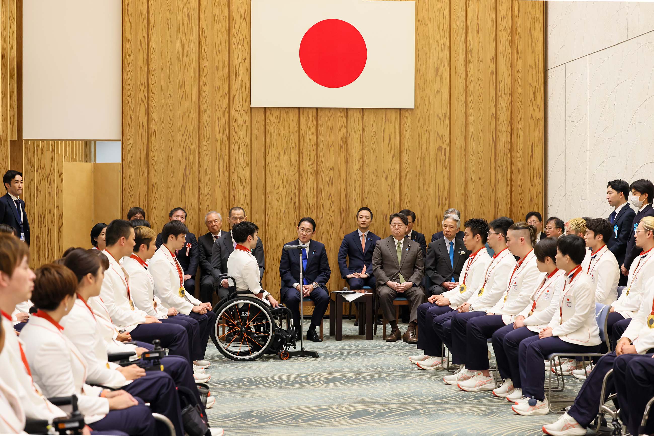 岸田首相接受拜会2