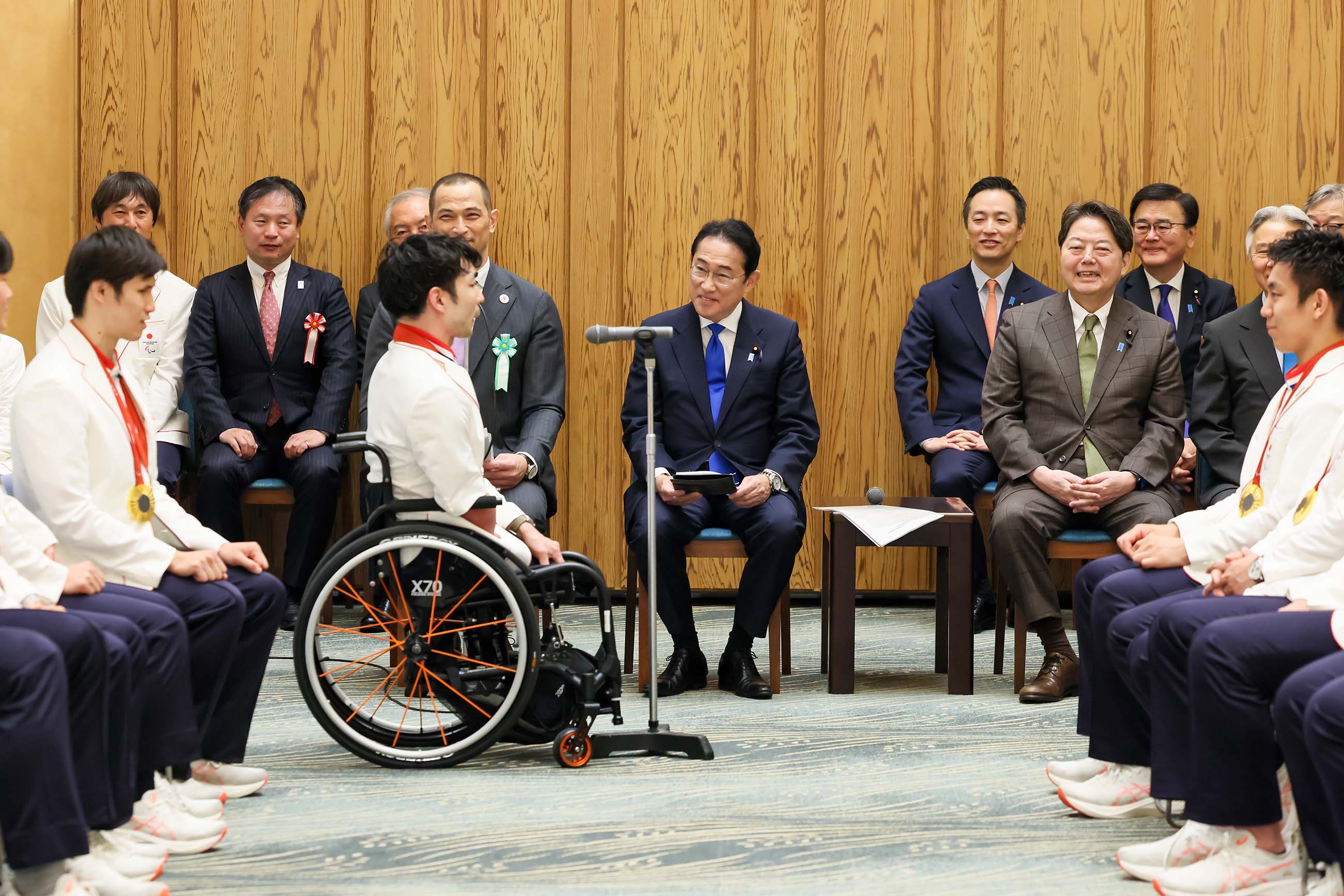 岸田首相接受拜会3