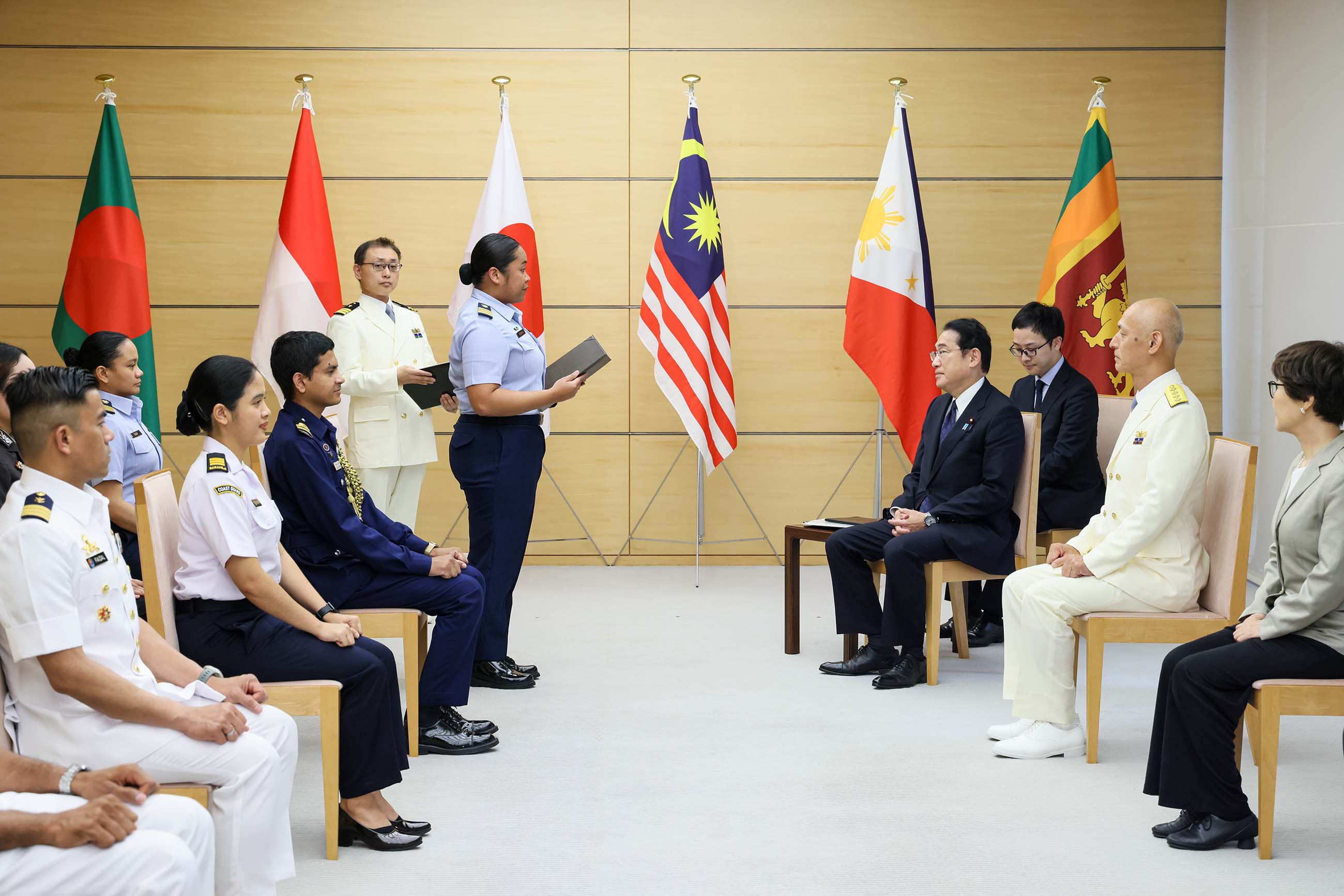 岸田首相接受拜会2