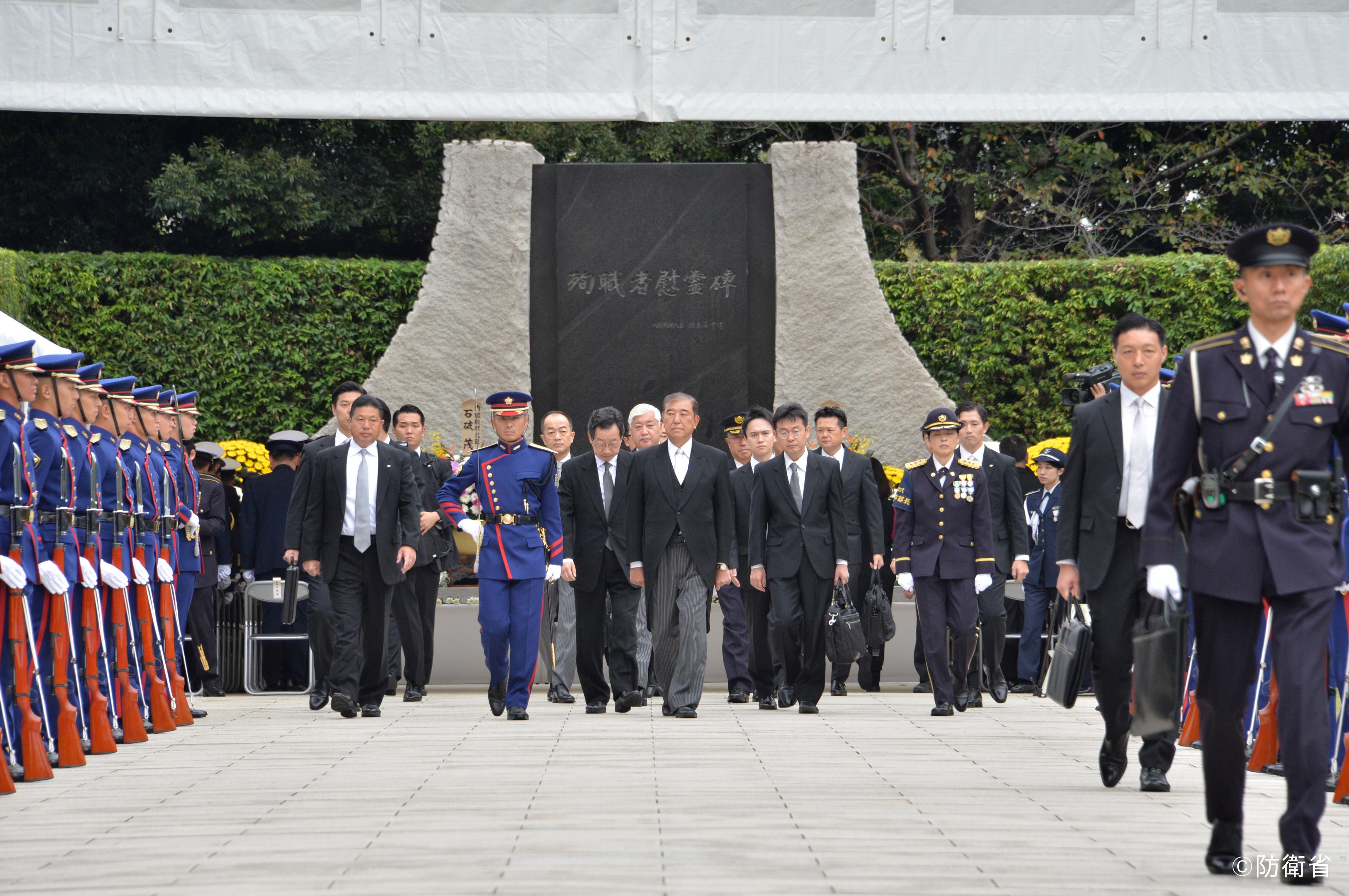 石破首相出席自卫队殉职队员追悼仪式（防卫省提供）