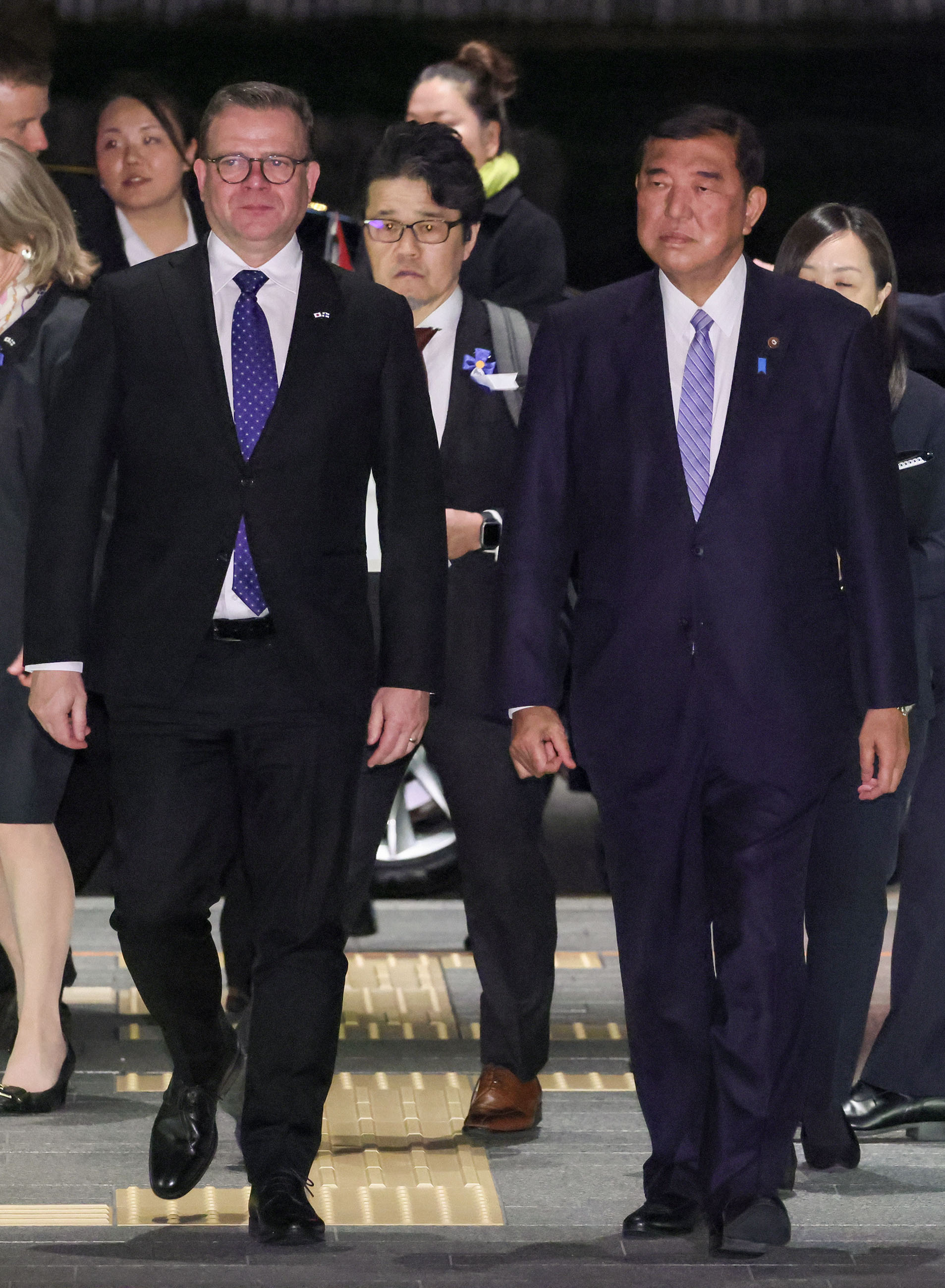 石破首相迎接彼得里·奥尔波总理