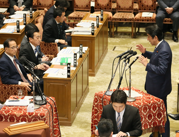 安倍总理出席了众议院预算委员会。