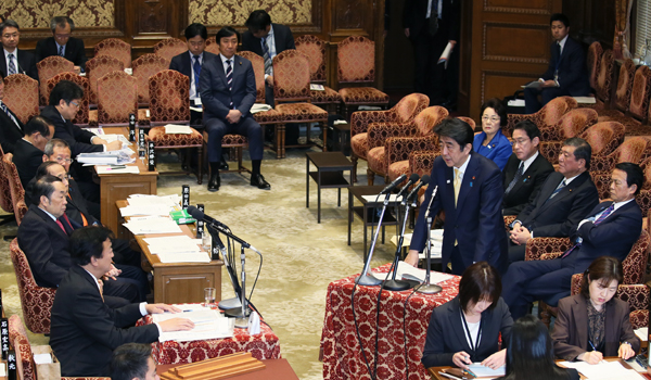 安倍总理出席了众议院预算委员会。