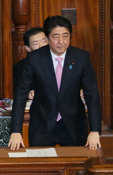 安倍总理上午出席了众议院预算委员会，下午出席了众议院财务金融委员会及众议院全体会议。