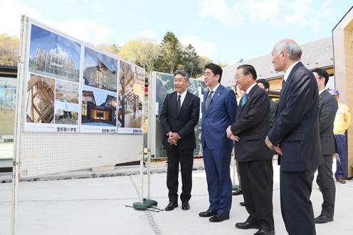 安倍总理访问了宫城县。