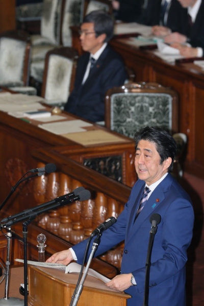 安倍总理出席了众议院全体会议以及参议院全体会议。