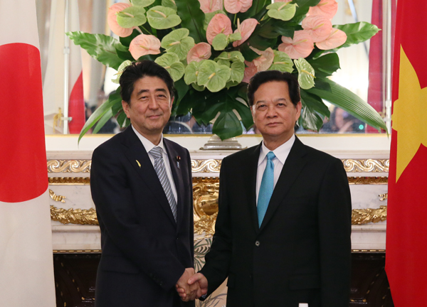 安倍总理在东京都内与湄公河流域各国首脑举行了会谈等。