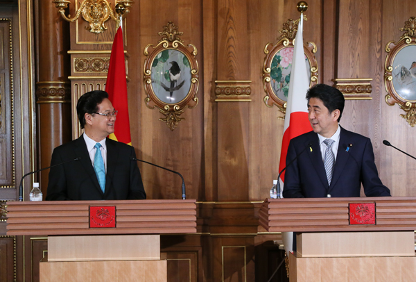 安倍总理在东京都内与湄公河流域各国首脑举行了会谈等。