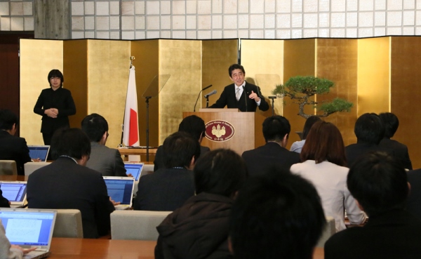 安倍总理在伊势神宫举行了新年记者招待会。