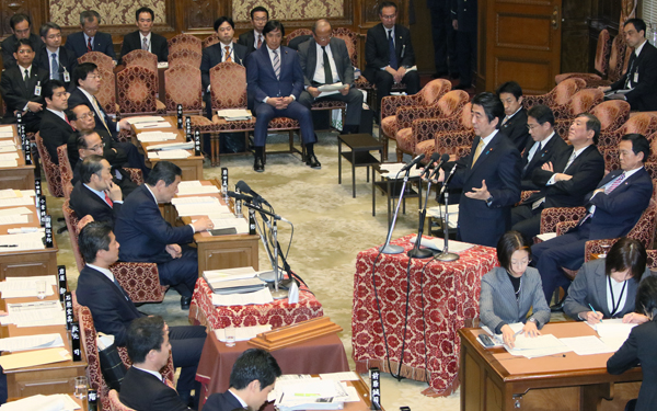 安倍总理出席了众议院预算委员会。