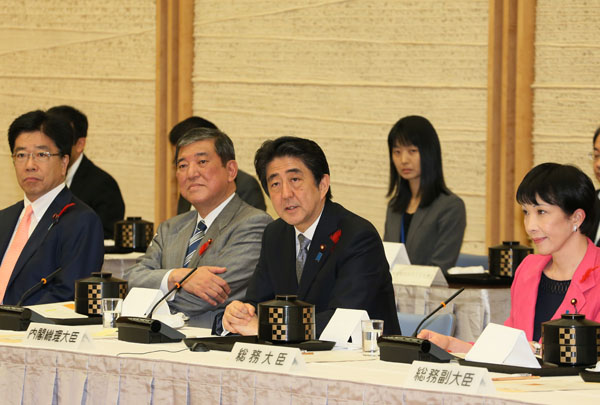 安倍总理在总理大臣官邸召开了“与都道府县议会议长的恳谈会”。