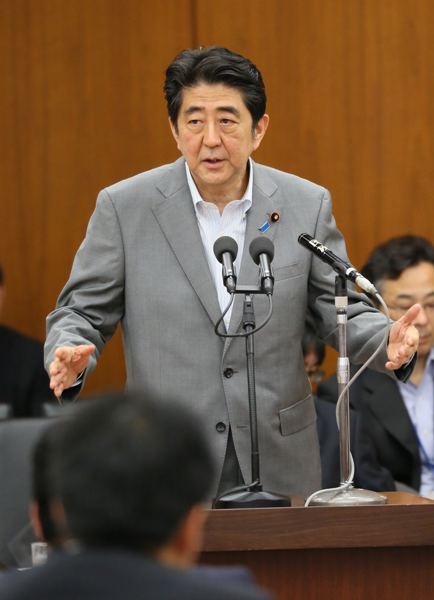 安倍总理出席了众议院厚生劳动委员会。