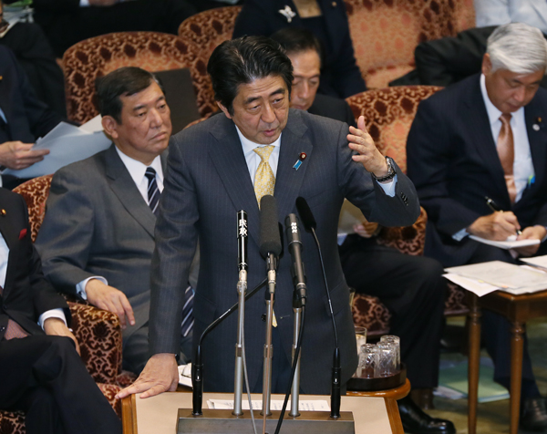 安倍总理出席了参议院决算委员会。