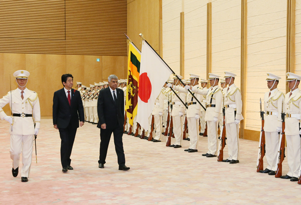 安倍总理在总理大臣官邸举行了日本・斯里兰卡首脑会谈等。