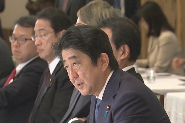 安倍总理在总理大臣官邸出席了政府执政党联络会议。