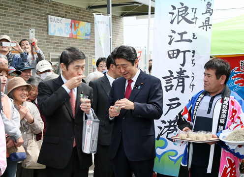 安倍总理访问了福岛县。