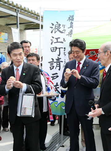 安倍总理访问了福岛县。