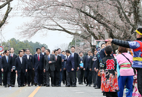 安倍总理访问了福岛县。