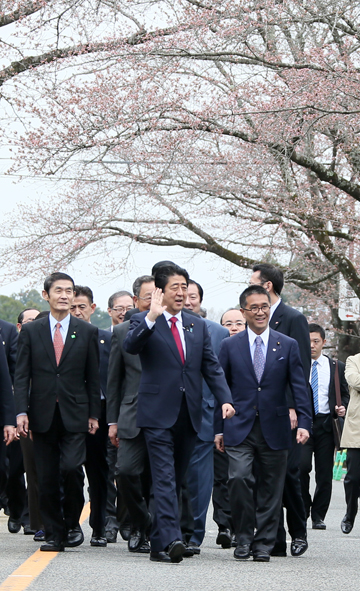 安倍总理访问了福岛县。