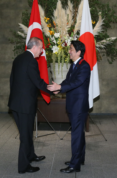 安倍总理在总理大臣官邸举行了日本・土耳其首脑会谈等。