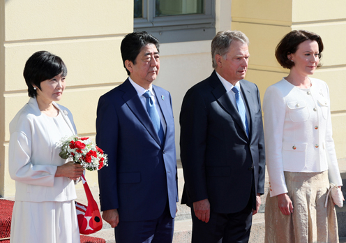 安倍总理访问了芬兰及丹麦。