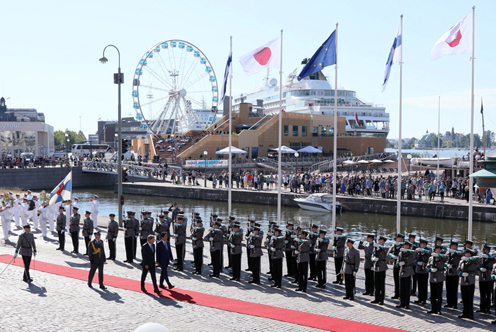 安倍总理访问了芬兰及丹麦。