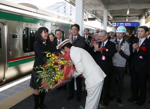 安倍总理访问了福岛县。