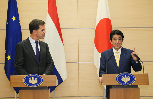 安倍总理在总理大臣官邸与荷兰王国首相马克·吕特举行了首脑会谈等。