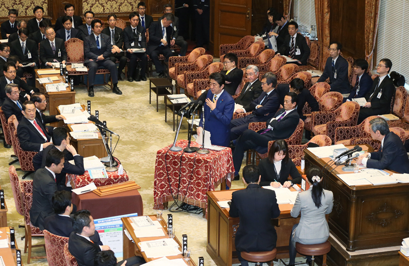 安倍总理出席了众议院预算委员会。