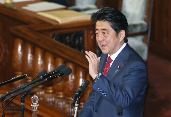 安倍总理在众议院及参议院全体会议上发表了第189届国会施政方针演说。