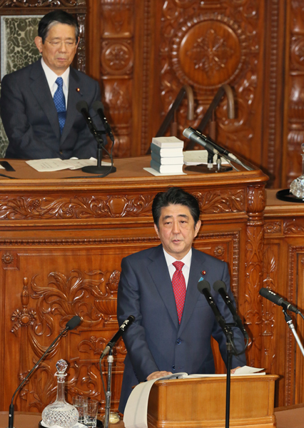 安倍总理在众议院及参议院全体会议上发表了第189届国会施政方针演说。