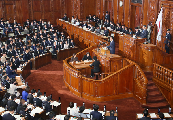 安倍总理在众议院及参议院全体会议上发表了第189届国会施政方针演说。