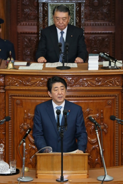 安倍总理出席了众议院全体会议及参议院全体会议。