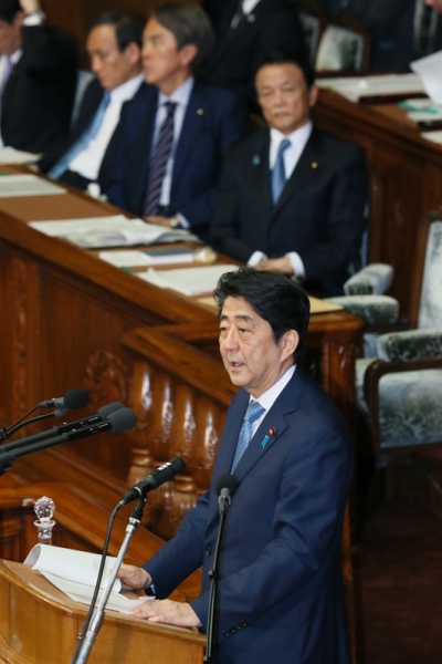 安倍总理出席了众议院全体会议及参议院全体会议。