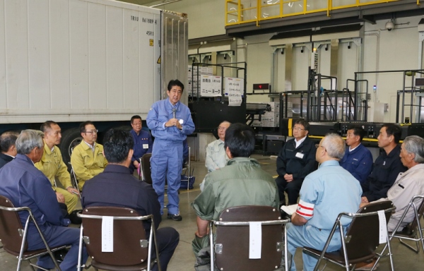 安倍总理为了视察台风第10号造成的灾害状況，访问了北海道。