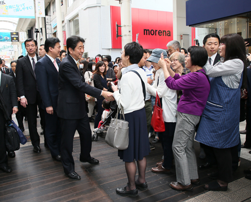 安倍总理访问了熊本县。