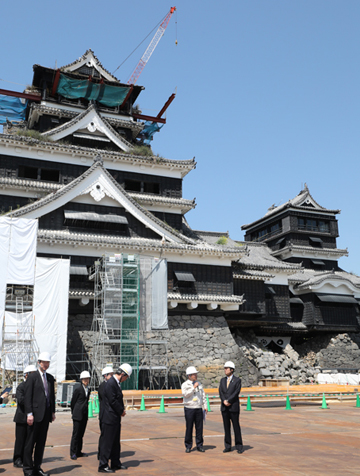 安倍总理访问了熊本县。