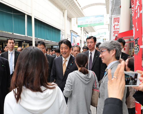 安倍总理访问了熊本县。