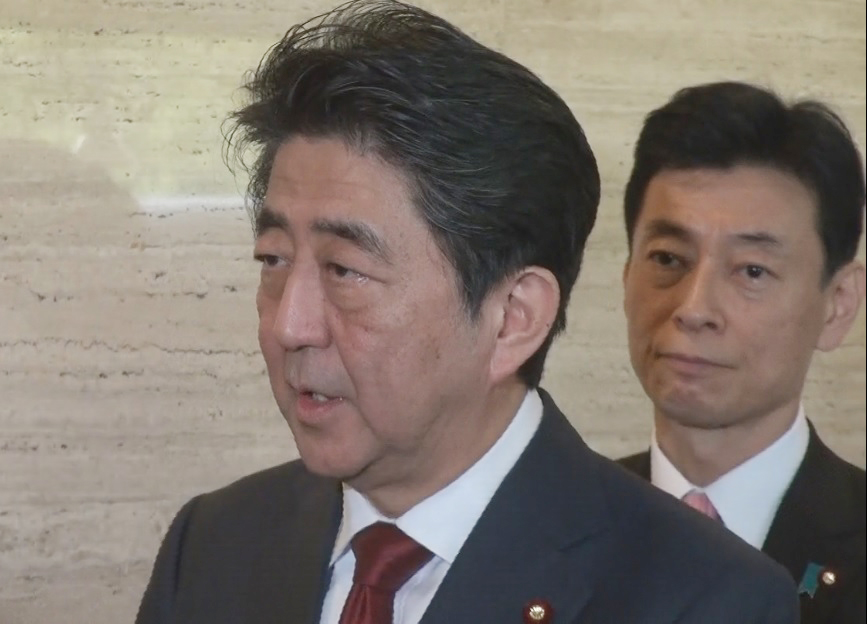 安倍总理在大阪市内举行了关于美英法攻击叙利亚的记者会。