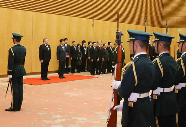 安倍总理在总理大臣官邸举行了日本与波兰的首脑会谈等。