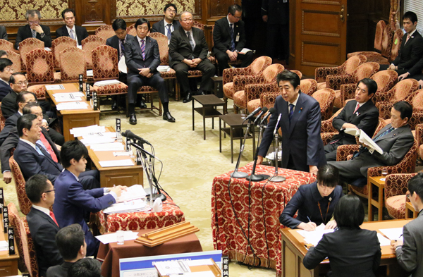 安倍总理出席了众议院预算委员会。