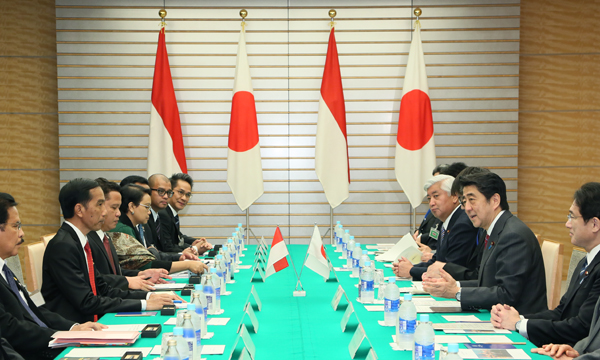 安倍总理在总理大臣官邸举行了日本・印度尼西亚首脑会谈等。