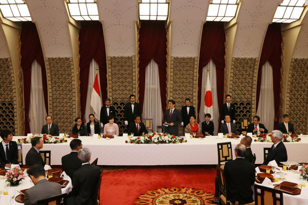 安倍总理在总理大臣官邸举行了日本・印度尼西亚首脑会谈等。