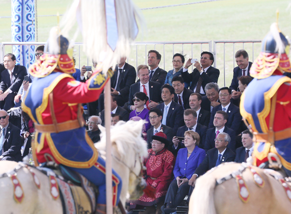 安倍总理为了出席第11届ASEM（亚欧会议）首脑会议等，访问了蒙古国的乌兰巴托。